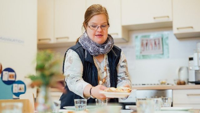 Svenja_bei_der_Jause_2