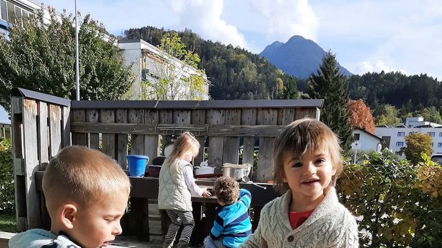 Kibe_Bienenwabe_Draußen_im_Garten___1_