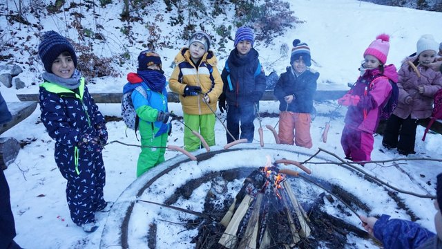 11KindergartenSusiWeigel_grillen_Jänner22