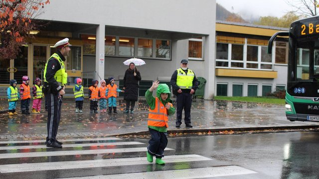 Kindergarten_Igel_2022_-_Verkehrserziehung_Stadtpolizei__14_