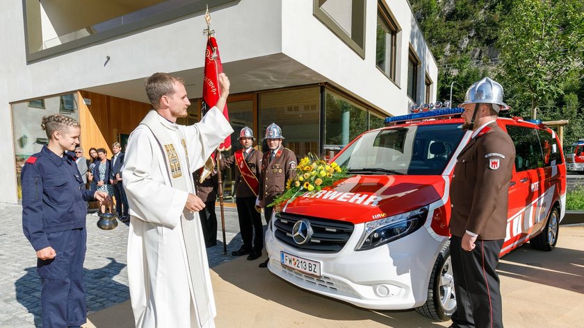 Das neue Mannschaftstransportfahrzeug wurde am gestrigen Sonntag feierlich eingeweiht